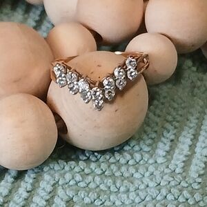 14K Gold Ring w/ 14 Diamonds